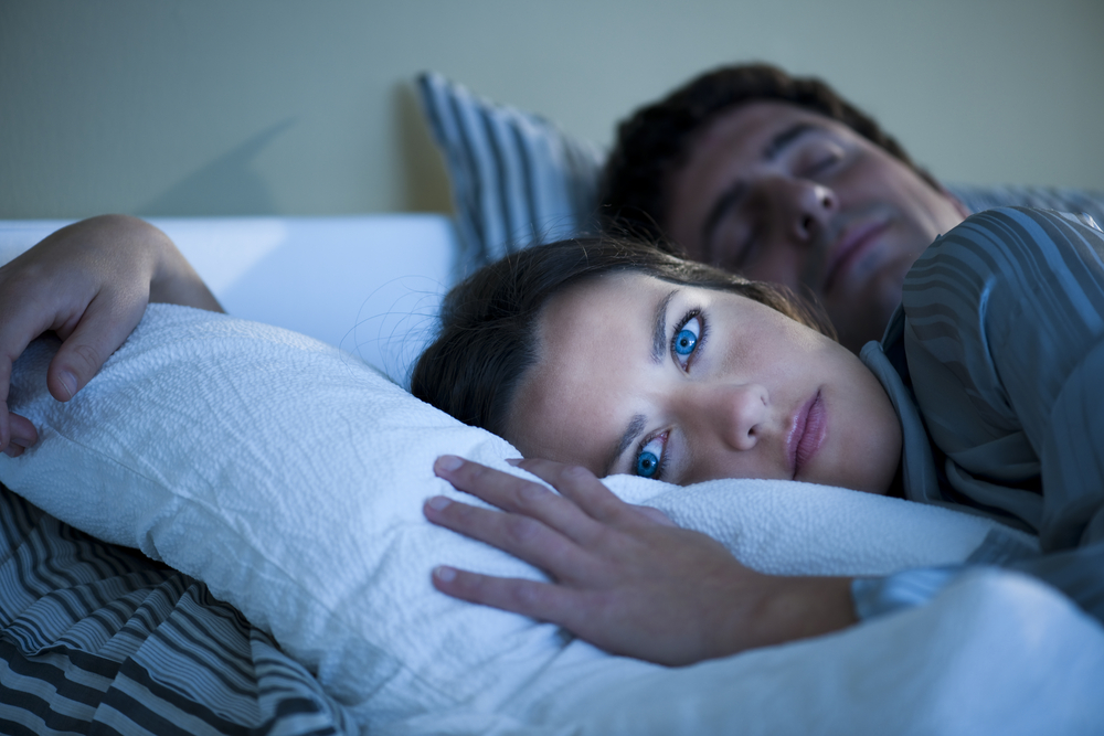Чуткий сон может быть связан как с физиологическими причинами, так и с различными патологиями