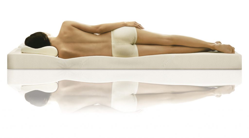 Иллюстрация ортопедического матраса и подушки для физиологического сна человека
