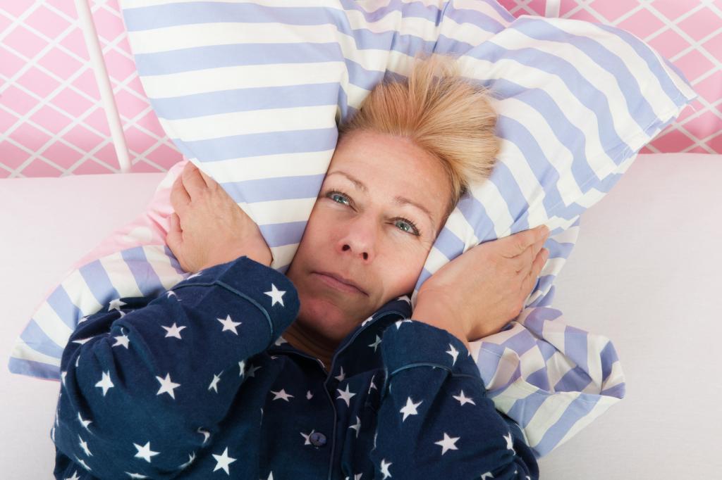 Многие женщины жалуются на ухудшение качества сна и уменьшение его количества с наступлением климакса