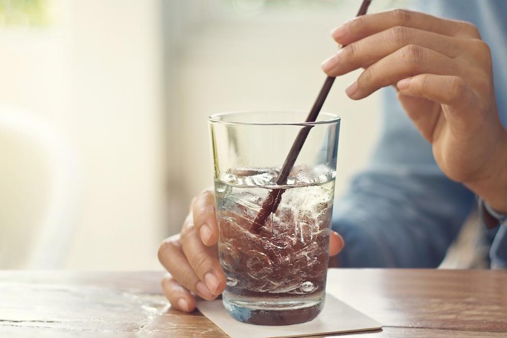 Полезный совет: можно добавить в стакан воды несколько кубиков льда – холодные напитки освежают нас и повышают работоспособность. 