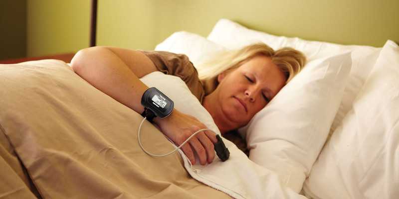 Согласно мнению Американской академии медицины сна, пульсоксиметрия должна рассматриваться в качестве предварительного/вспомогательного, но никак не единственного способа диагностики апноэ