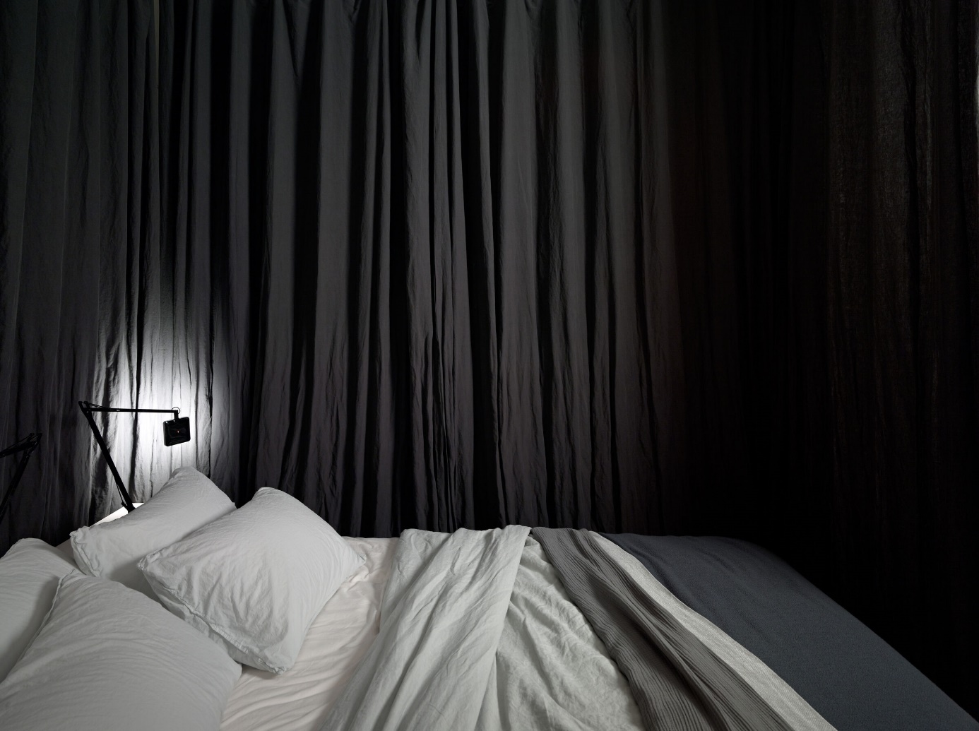 В спальне должно быть свежо, темно, тихо и удобно