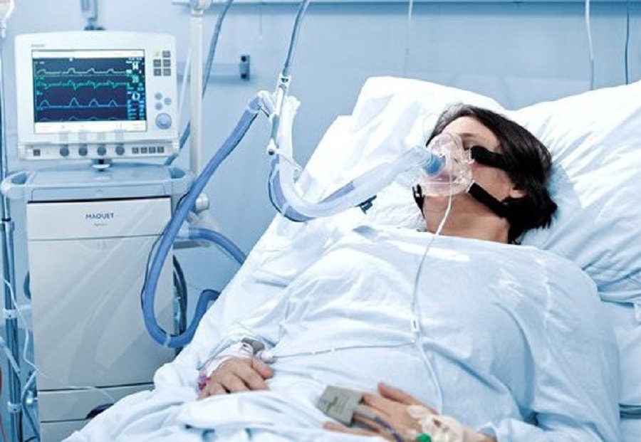 В связи с опасностью остановок дыхания после операции может проводиться вспомогательная масочная вентиляция легких