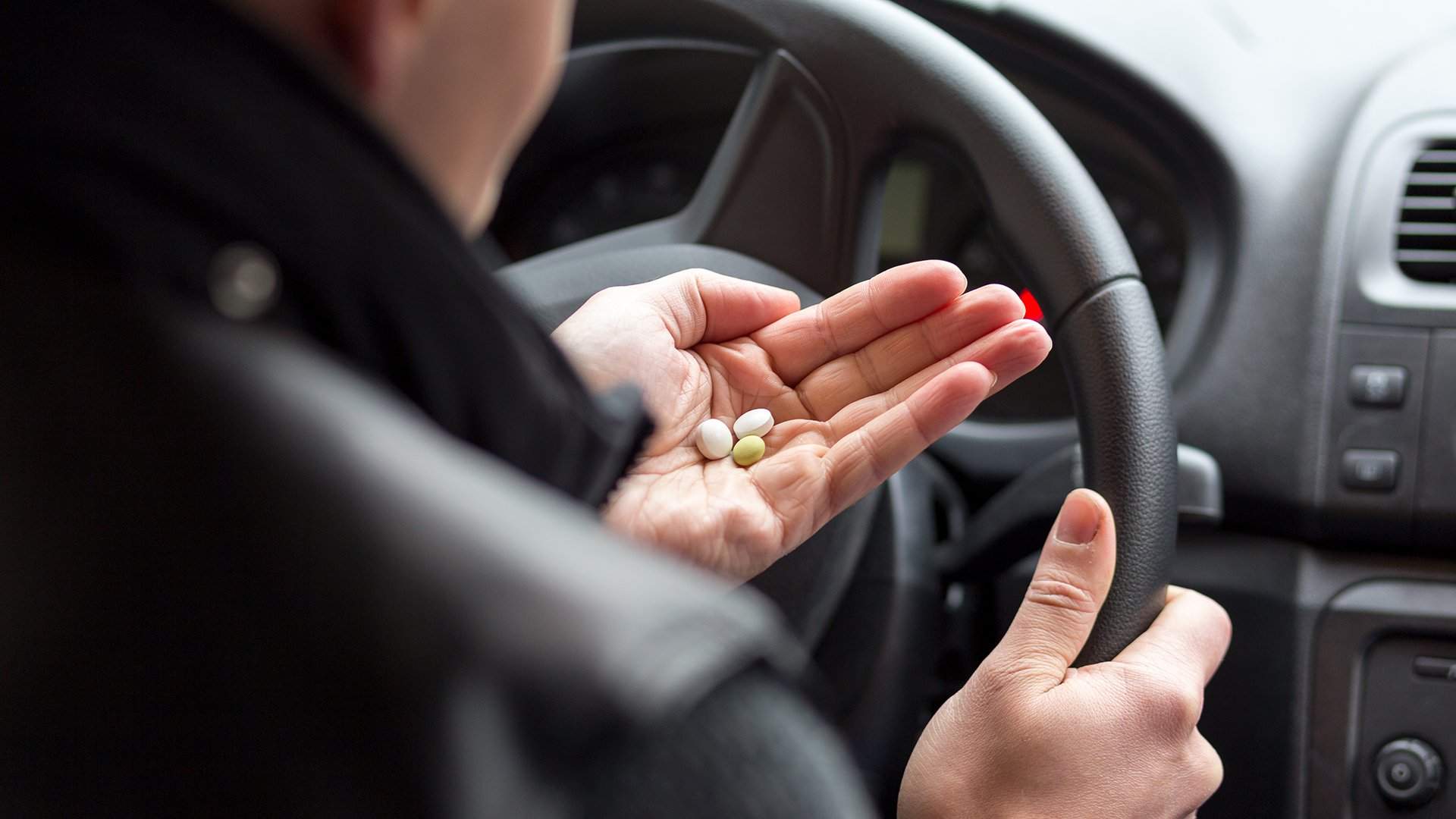 Важно выяснить у врача, есть ли у назначенного им лекарства побочные эффекты, можно ли принимать его за рулем автомобиля