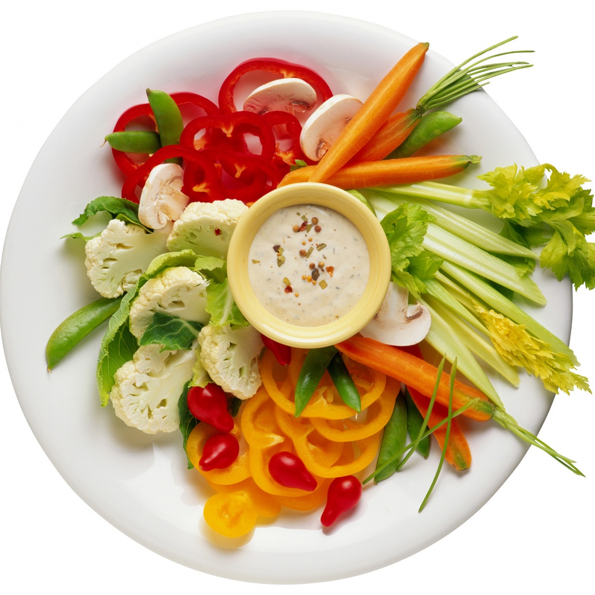 Залог сбалансированного рациона – разноцветная тарелка овощей и фруктов